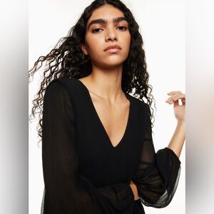 Wilfred Daydreamer V-Neck Blouse in Navy Blue